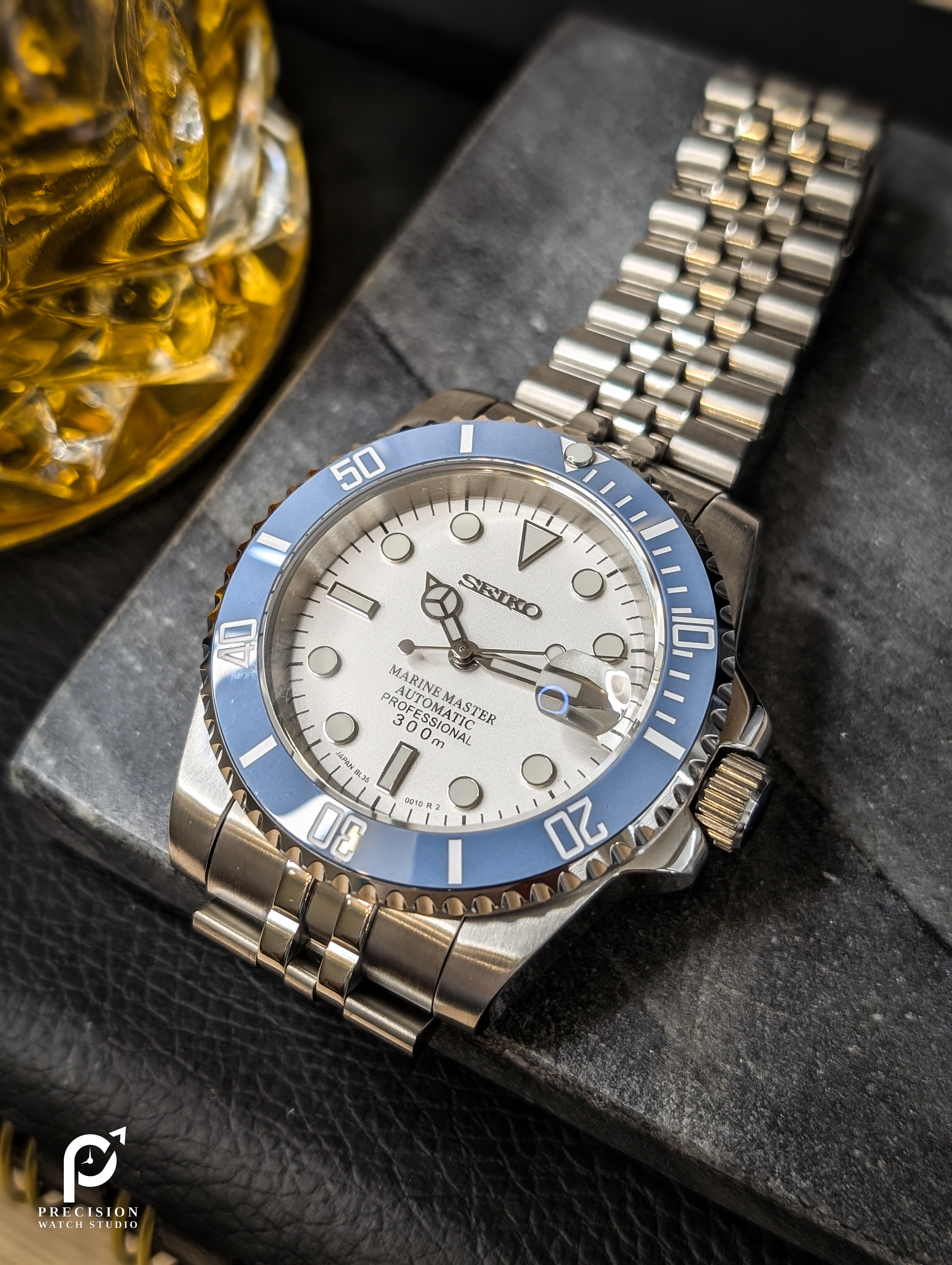 Bright Sub Style Diver - Glacier Blue