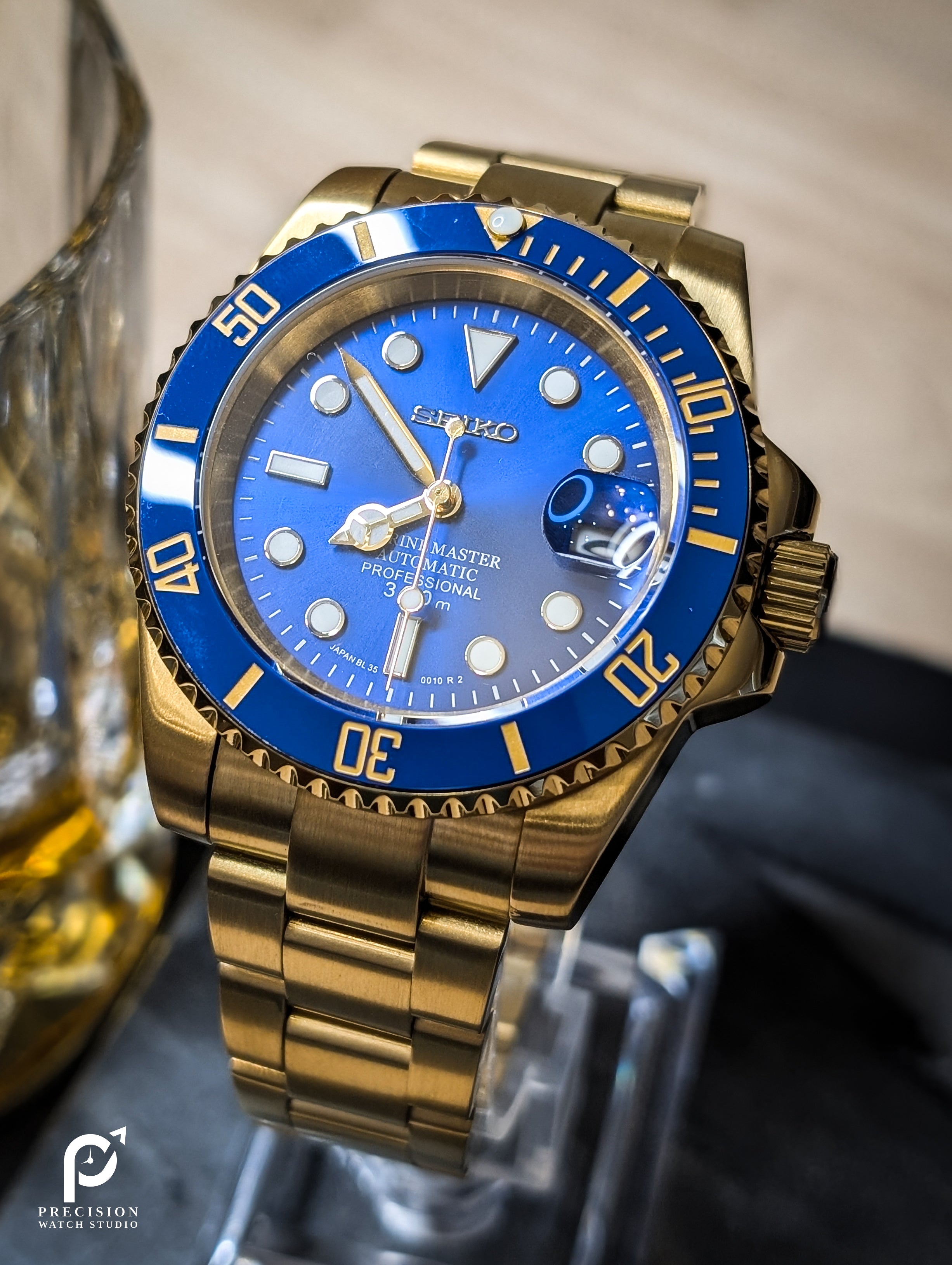 Sub Style Diver - Bluesy in Gold