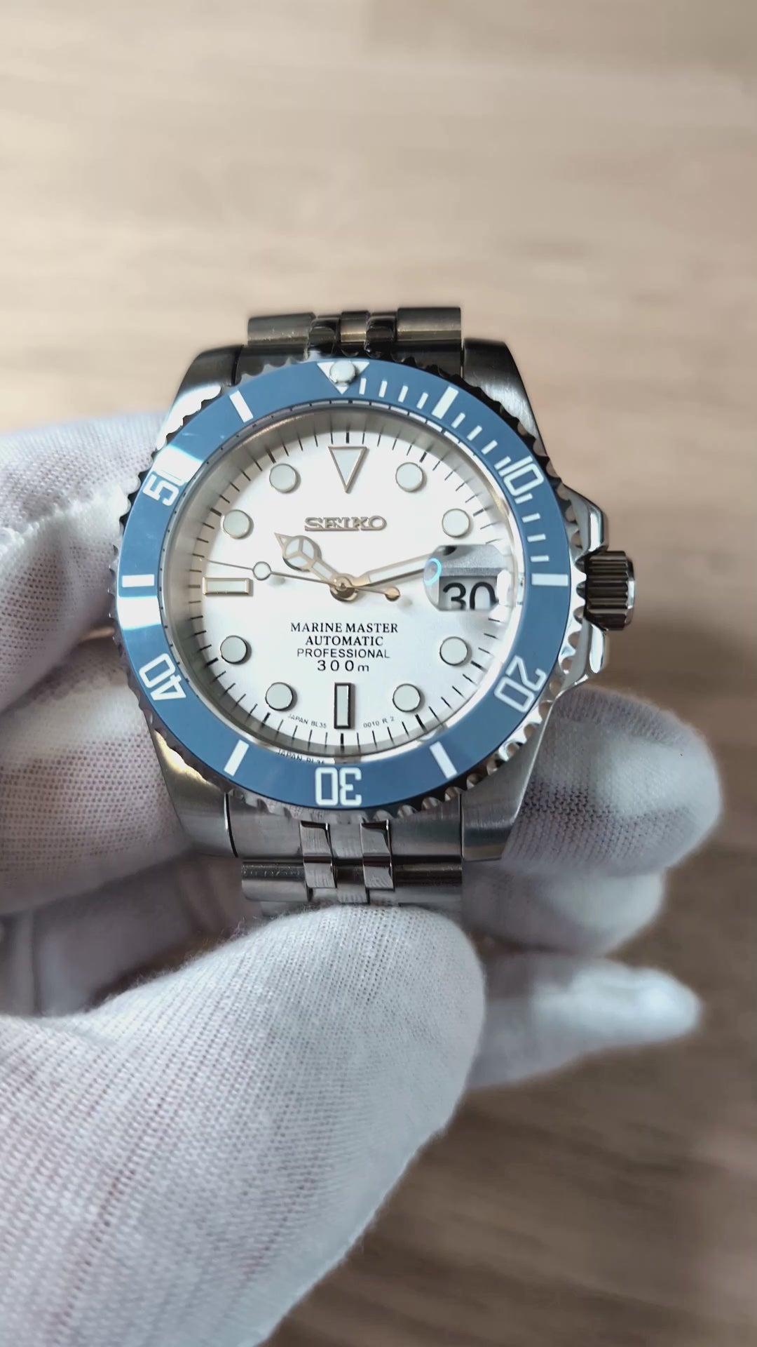 Bright Sub Style Diver - Glacier Blue