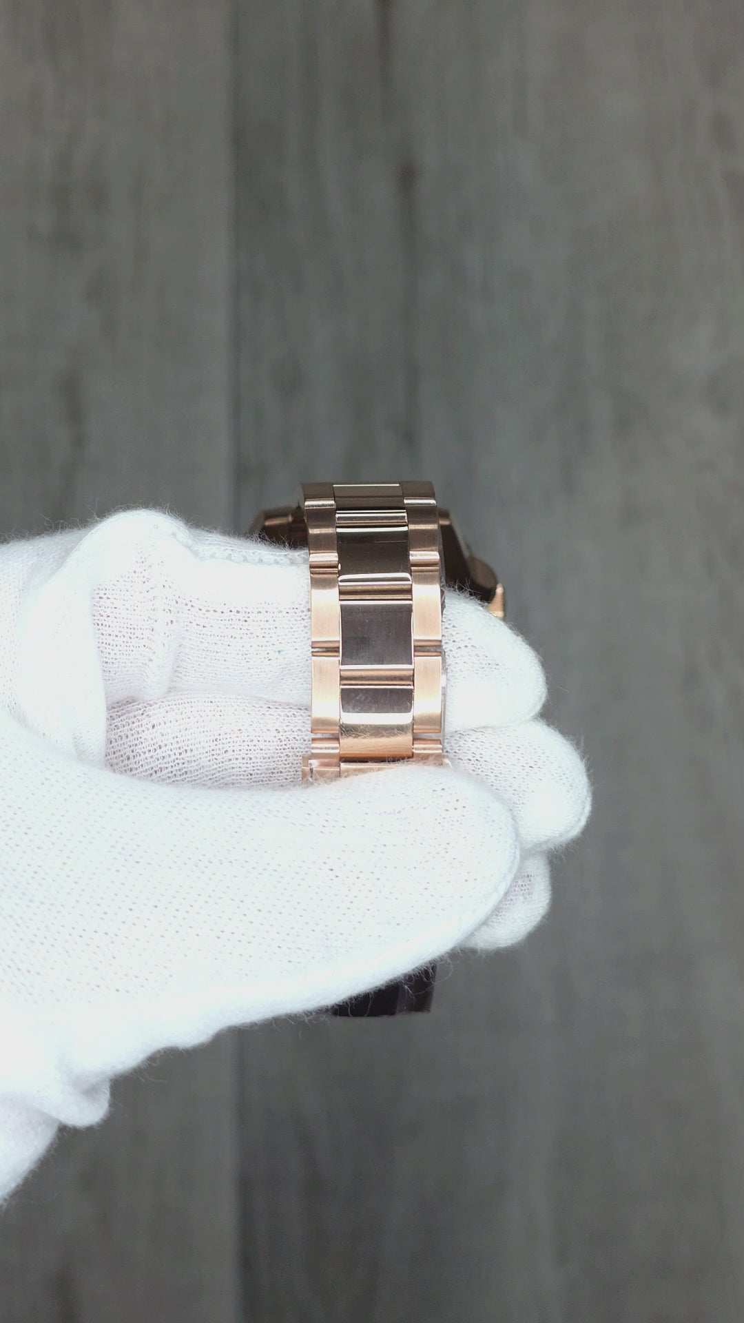 YachtDiver - Rose Gold Frost