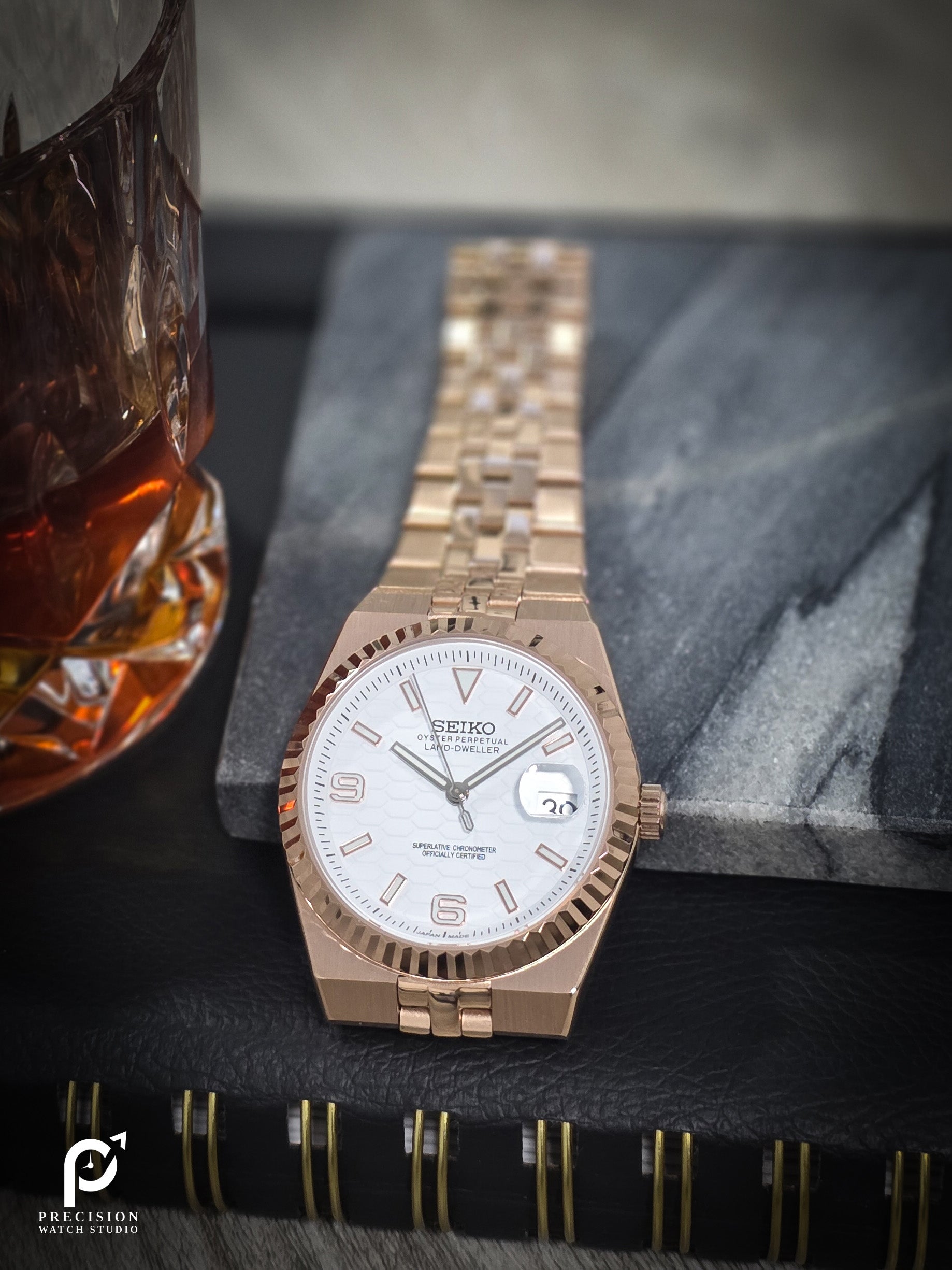 Hex Dweller - Rose Gold Winter