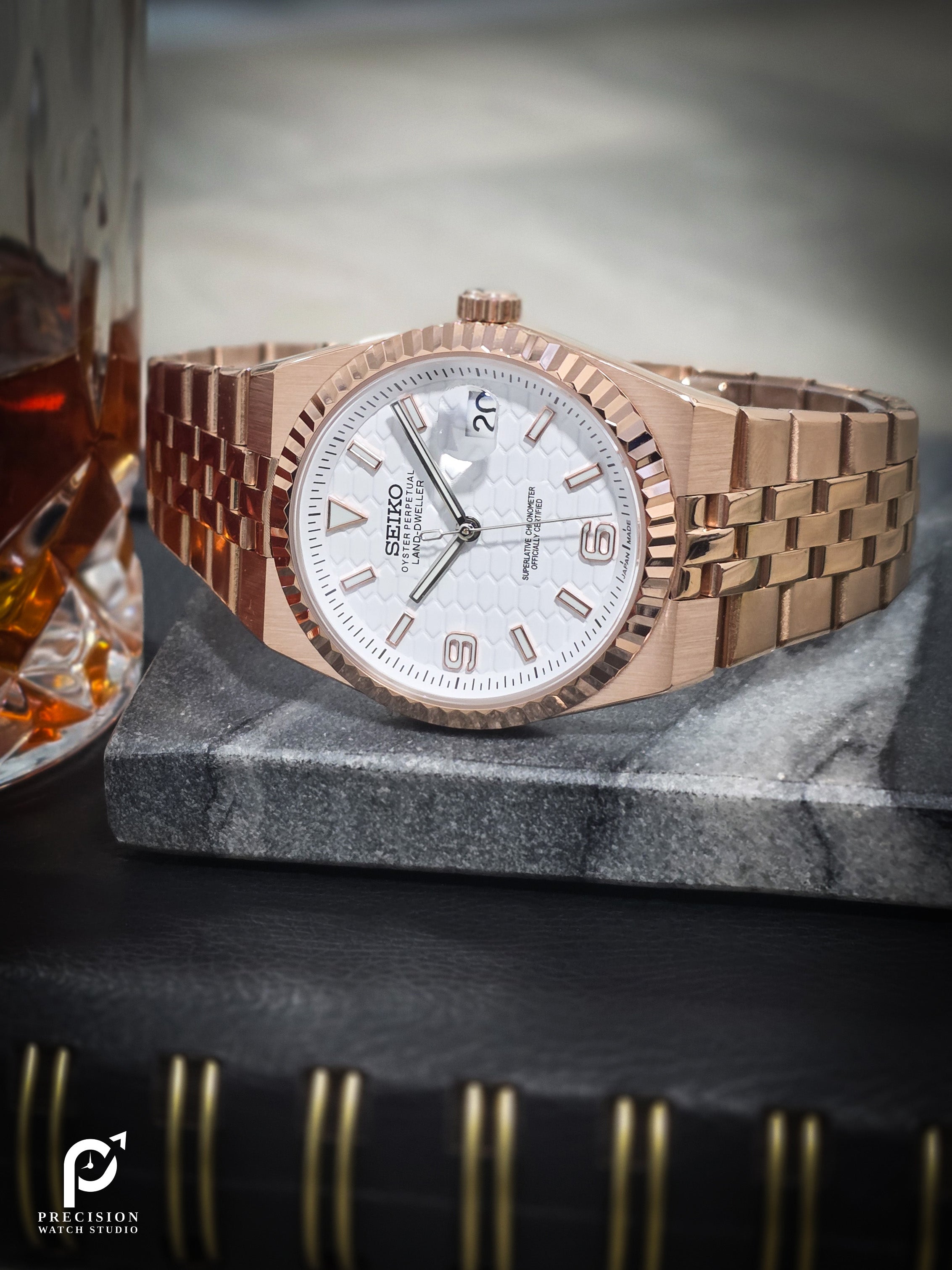 Hex Dweller - Rose Gold Winter
