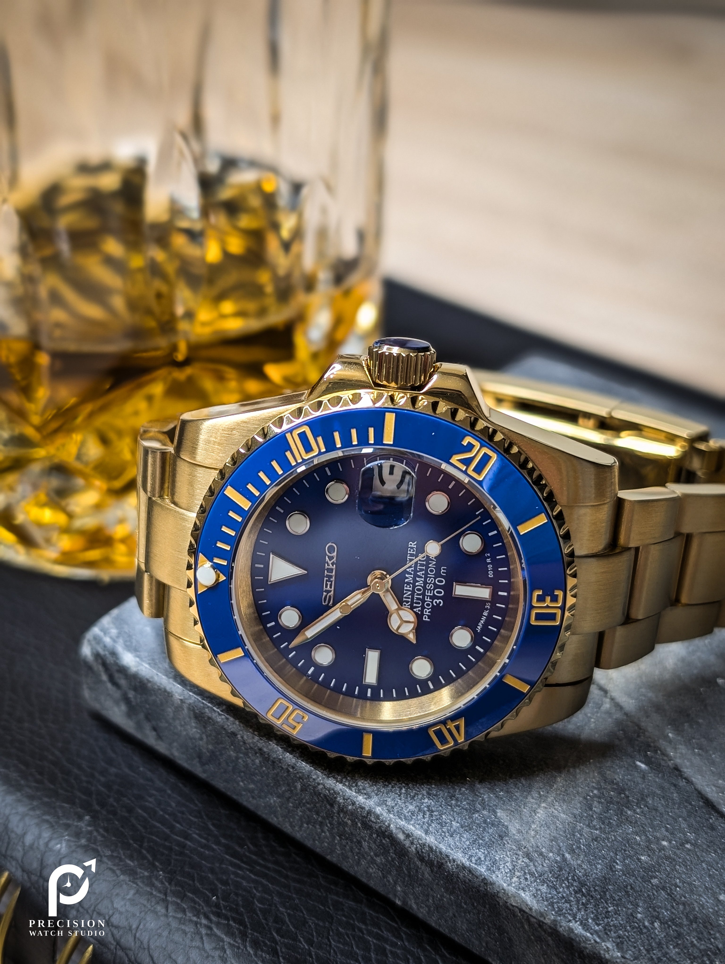 Sub Style Diver - Bluesy in Gold
