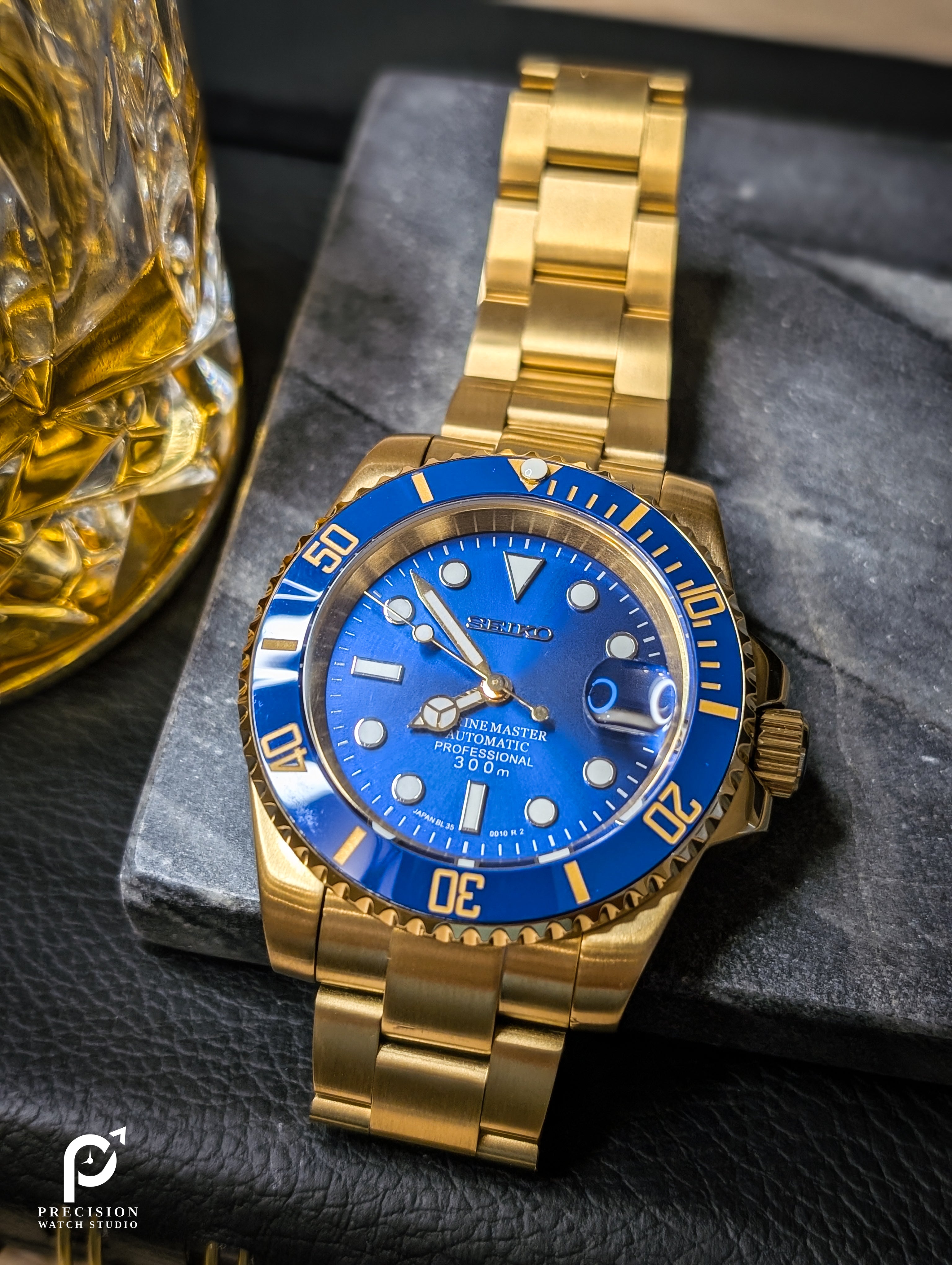 Sub Style Diver - Bluesy in Gold