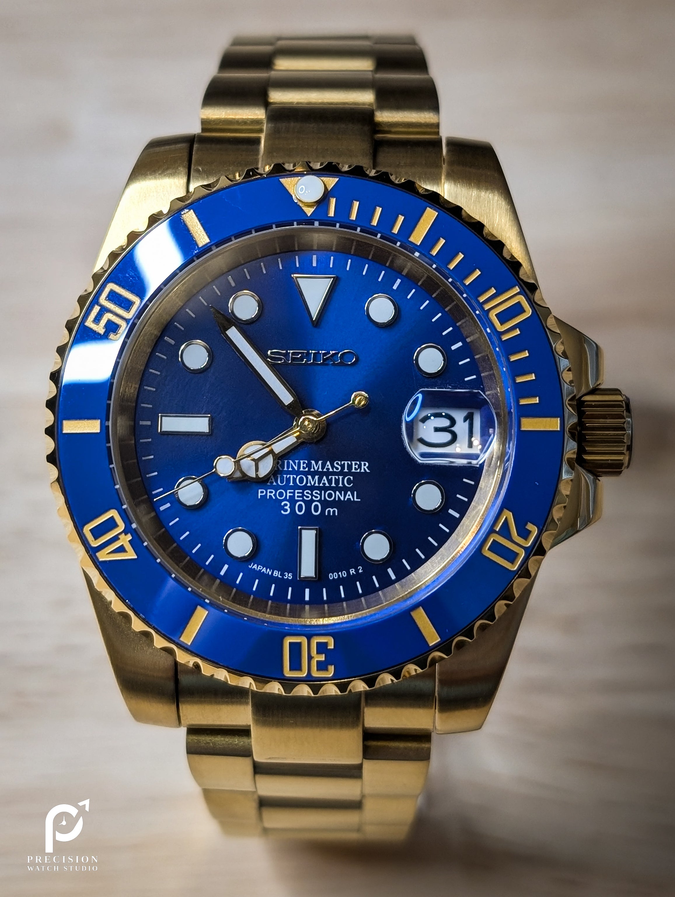 Sub Style Diver - Bluesy in Gold