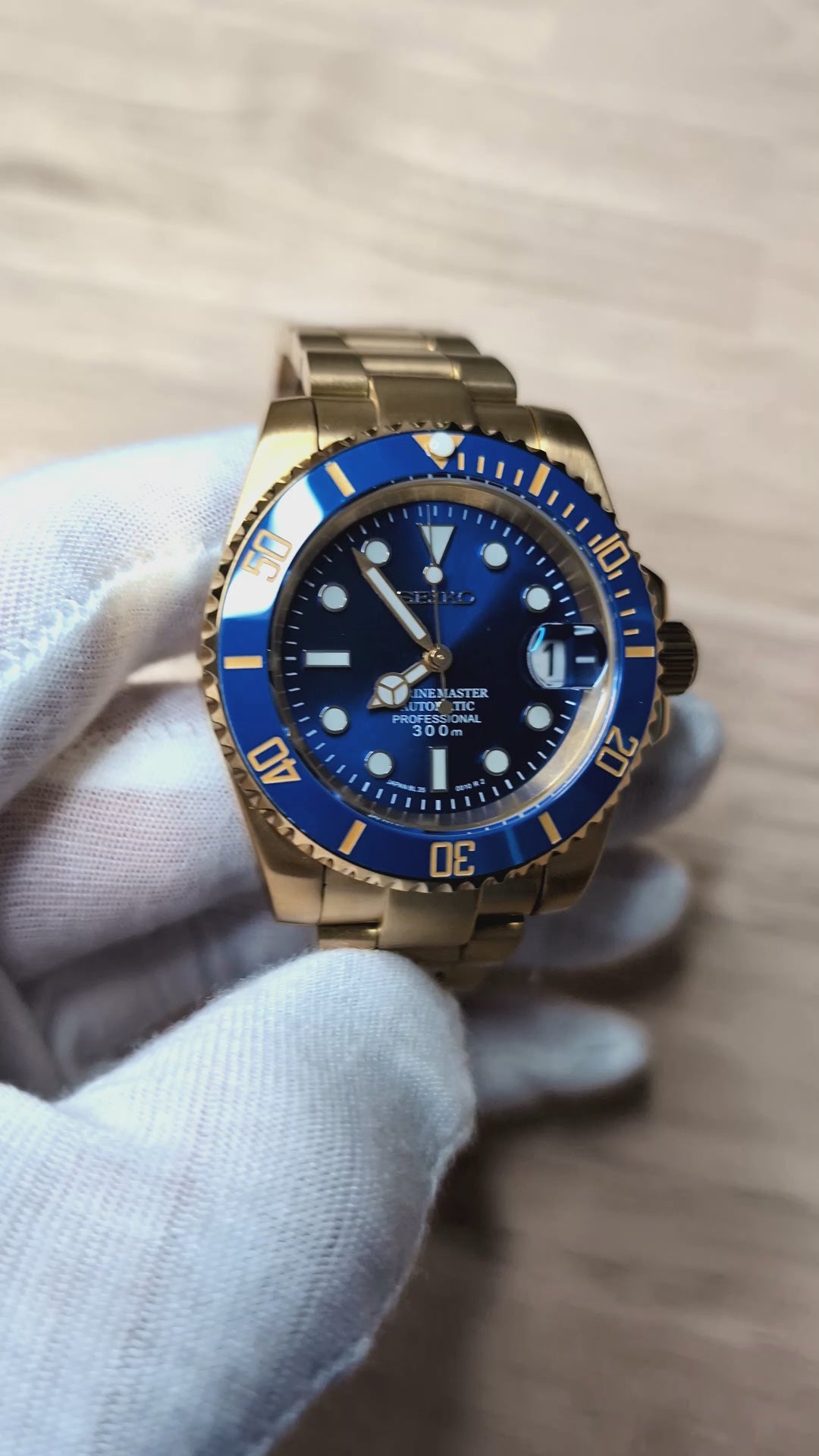 Sub Style Diver - Bluesy in Gold